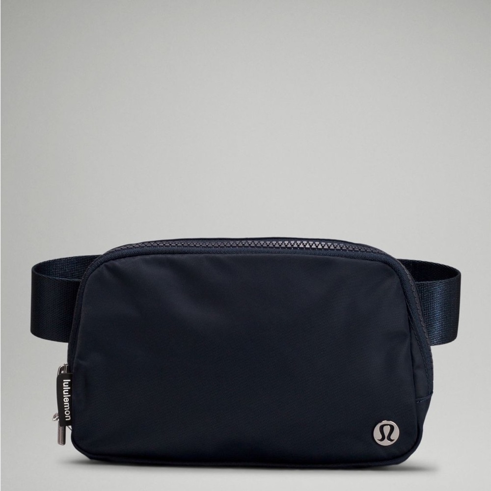 Lululemon Everywhere Belt Bag True Navy NWT